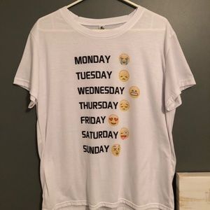 (3/$25) White graphic t-shirt (XL)